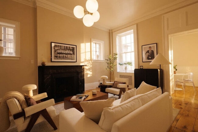 Building Photo - 3 E 9th St