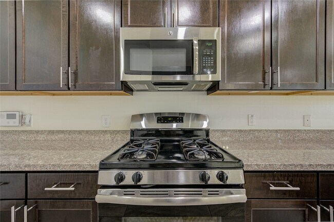 Building Photo - 17021 Wilthorne Gardens Ct