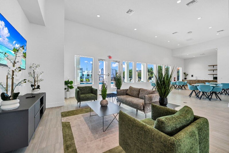 Building Photo - 391 Famagusta Dr