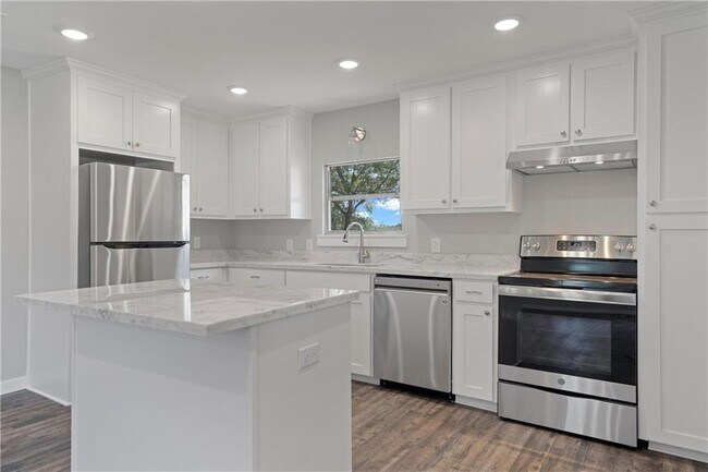 Building Photo - Charming Remodeled Home on Half an Acre in Lott, TX!