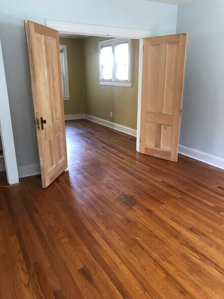 Building Photo - 27 James St