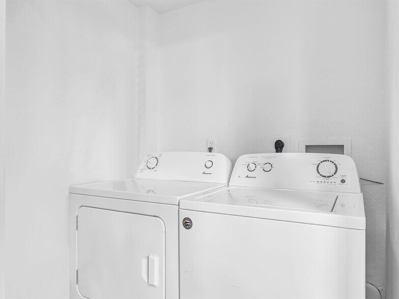 Building Photo - 1830 Radius Dr