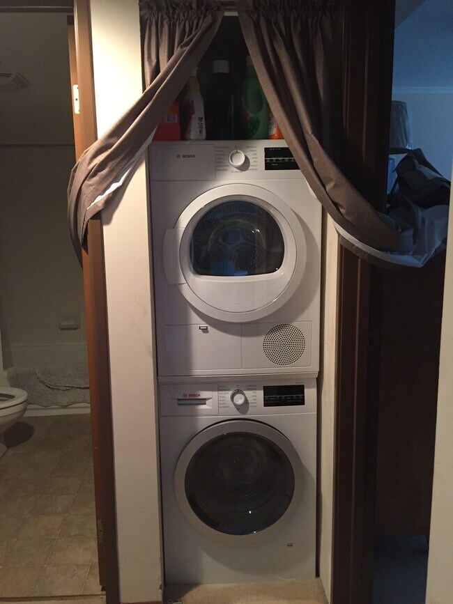 Bosch Washer Dryer - 1514 N River West Ct