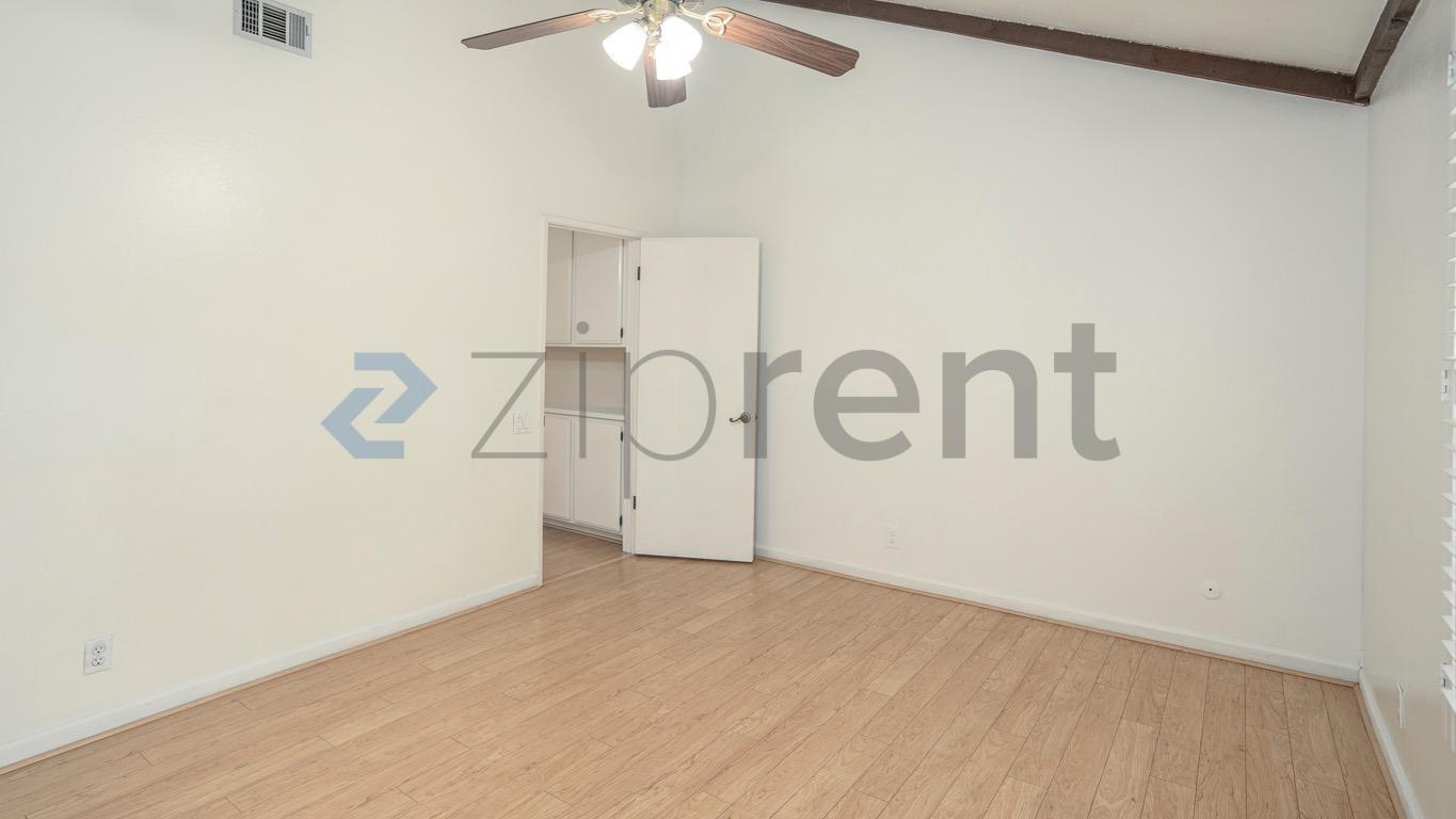 Building Photo - Unit