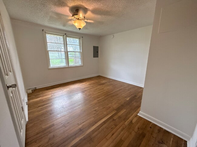 Building Photo - 118 Brockway Ave