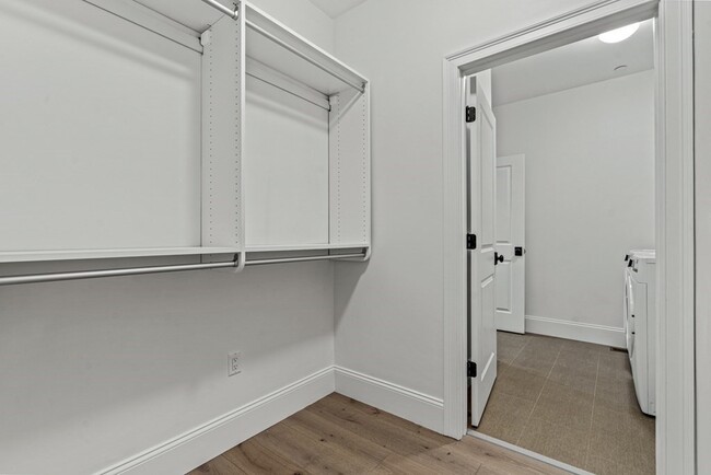 Building Photo - 19 Lily Pond Ln