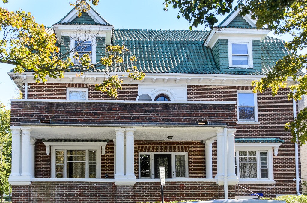 Building Photo - 92 Coolidge St