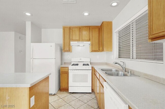 Building Photo - 11667 Autunno St