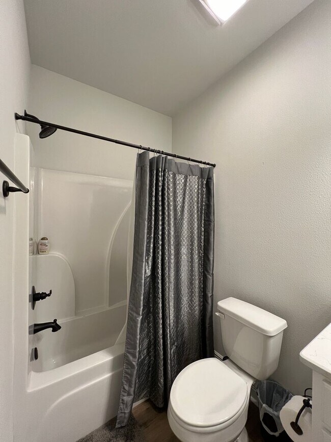 Building Photo - Exceptional 4 Bedroom in Milton