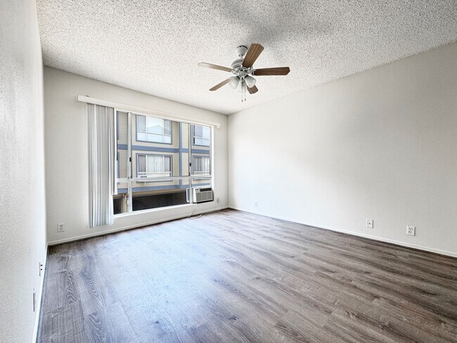 Building Photo - Pet Friendly Ewa Beach Condo with A/C