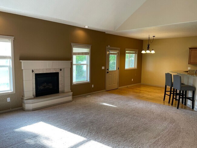 Building Photo - Beautiful 3-bedroom home on a large corner lot!