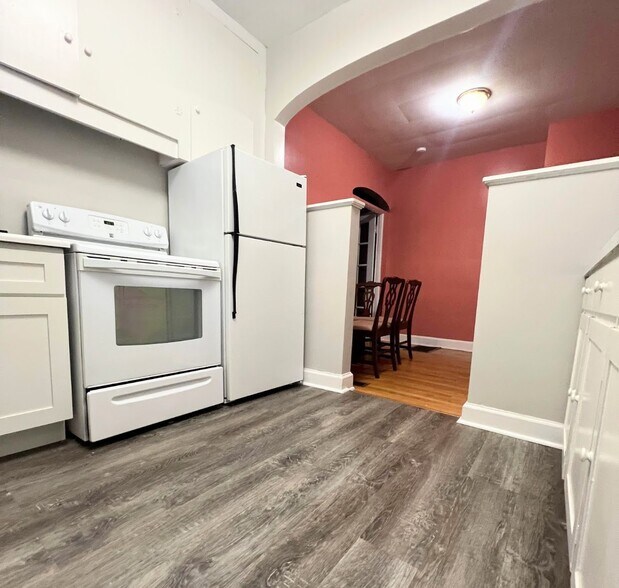 Kitchen - 815 W Johnson St