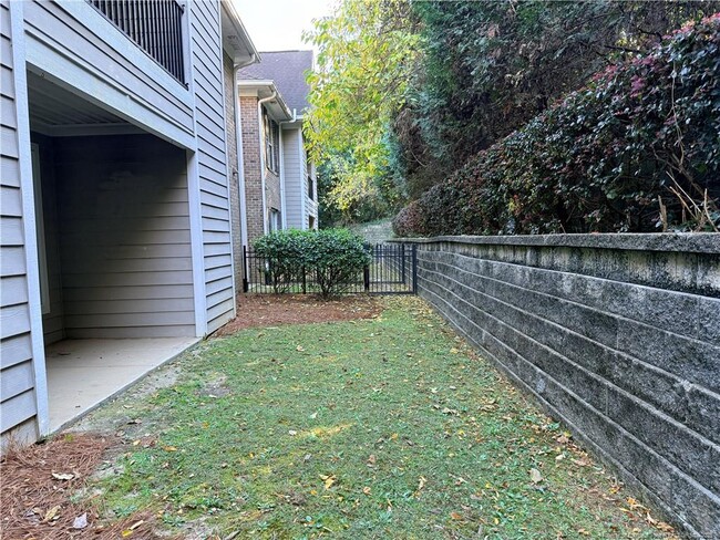 Building Photo - 210 Fountainhead Ln