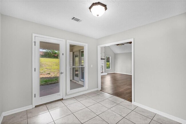 Building Photo - 1194 Meadow Oaks Dr NW