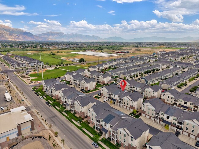 Building Photo - Spacious 3 Bed, 2 Bath Condo in The Exchange – Lehi, UT