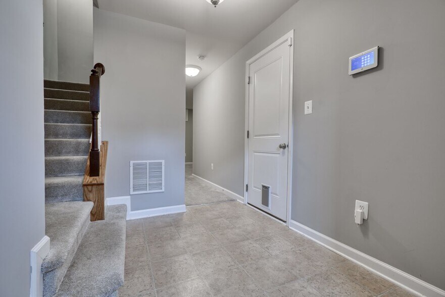 Building Photo - 7330 MATCHBOX ALY