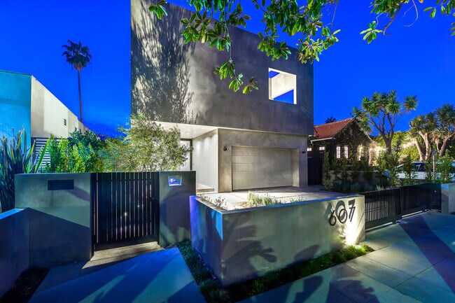 Building Photo - 607 N Alta Vista Blvd