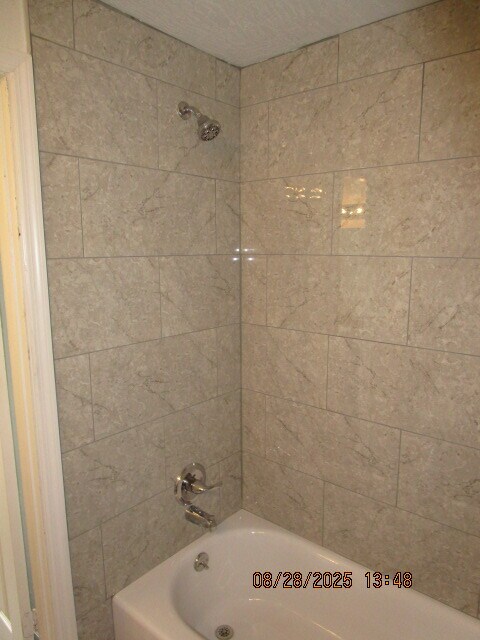 Building Photo - 1006 Continental Dr