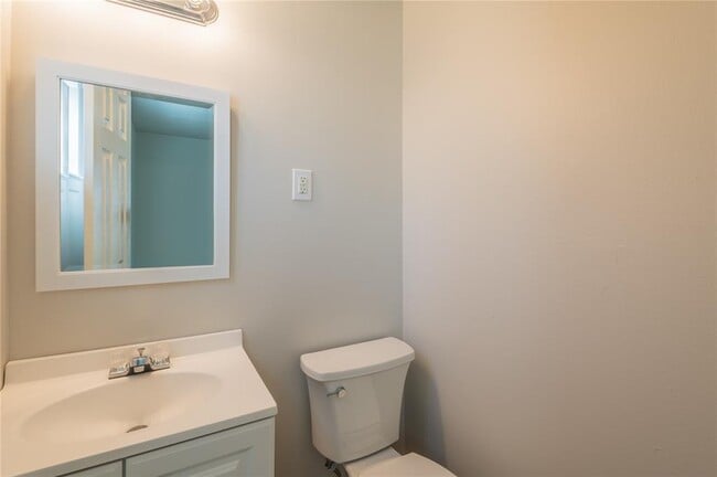 Building Photo - 5514 Vickita Dr