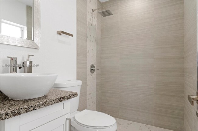 Building Photo - 2714 SW 36th Ave