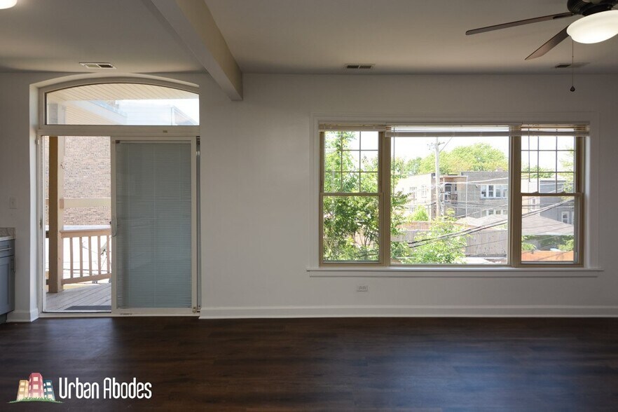 Building Photo - 5208 N Sawyer Ave