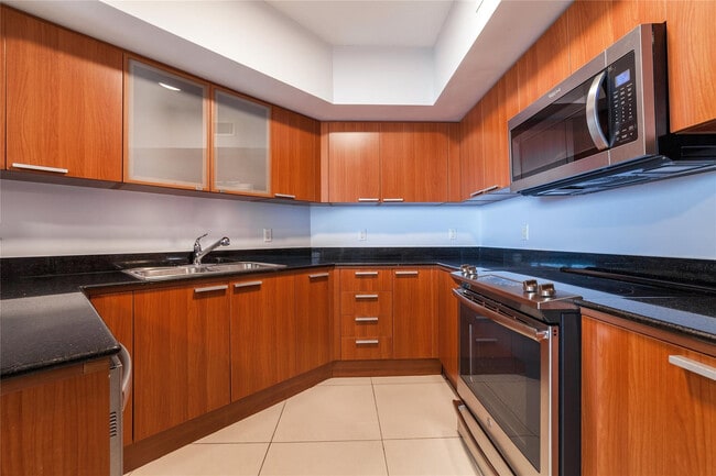 Building Photo - 16699 Collins Ave