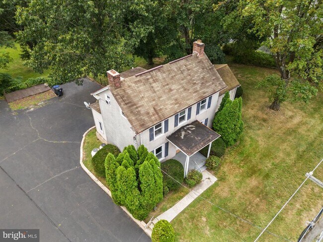 Building Photo - 158 W Butler Ave