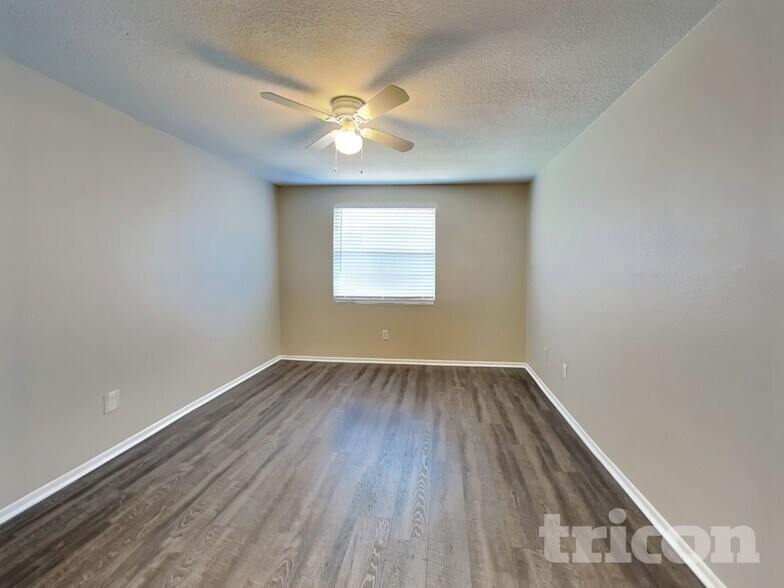 Building Photo - 10217 Carriage Glen Ct