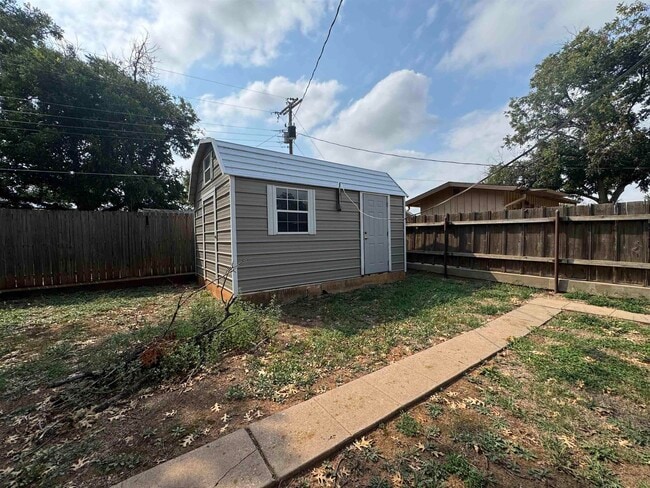 Building Photo - 1516 Rita Ln