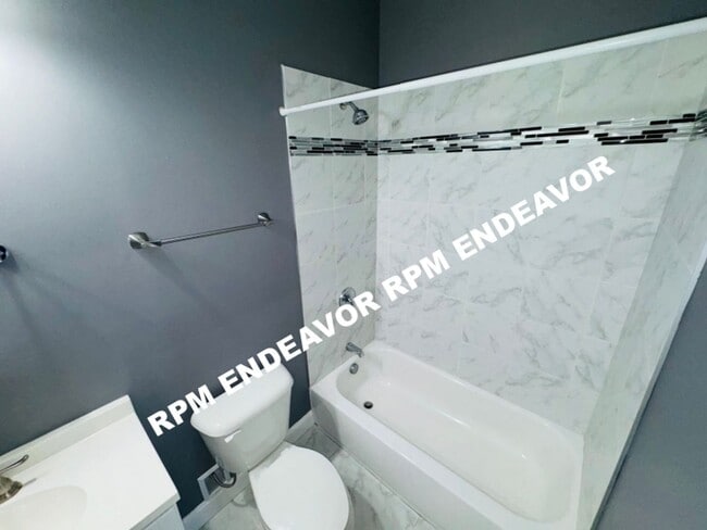 Building Photo - Stunning Tower Grove East 4 Bedroom 3.5 Bath Home