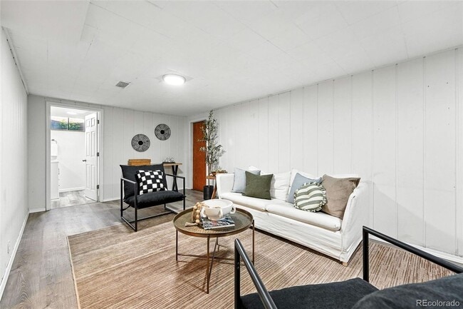 Building Photo - 3 Bed, 2 Bath Home in Denver