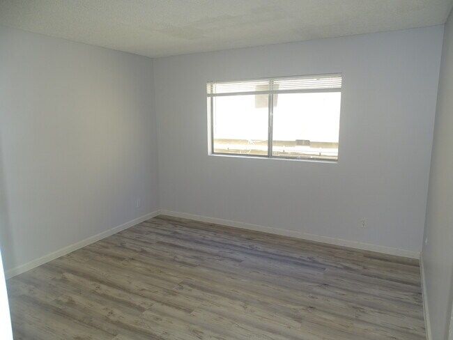 Building Photo - 5403 Newcastle Ave