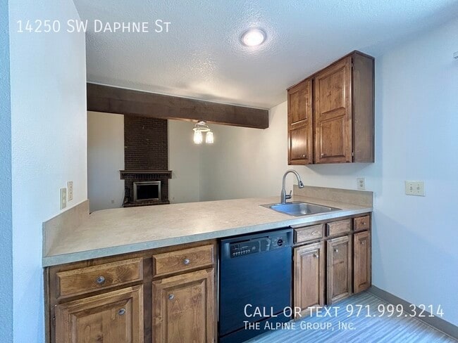 Building Photo - 14250 SW Daphne St