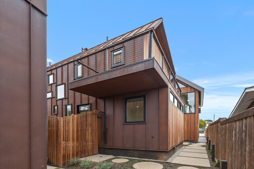 Walkway to the unit and modern exterior facing south. - 4638 Del Monte Ave