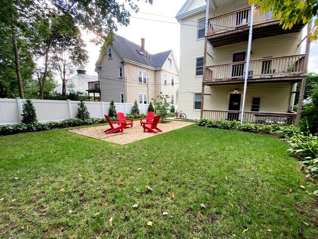 Building Photo - Newly Renovated - Central AC - Patio - Close to T