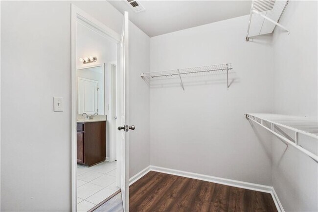 Building Photo - 5090 Breezewood Cir