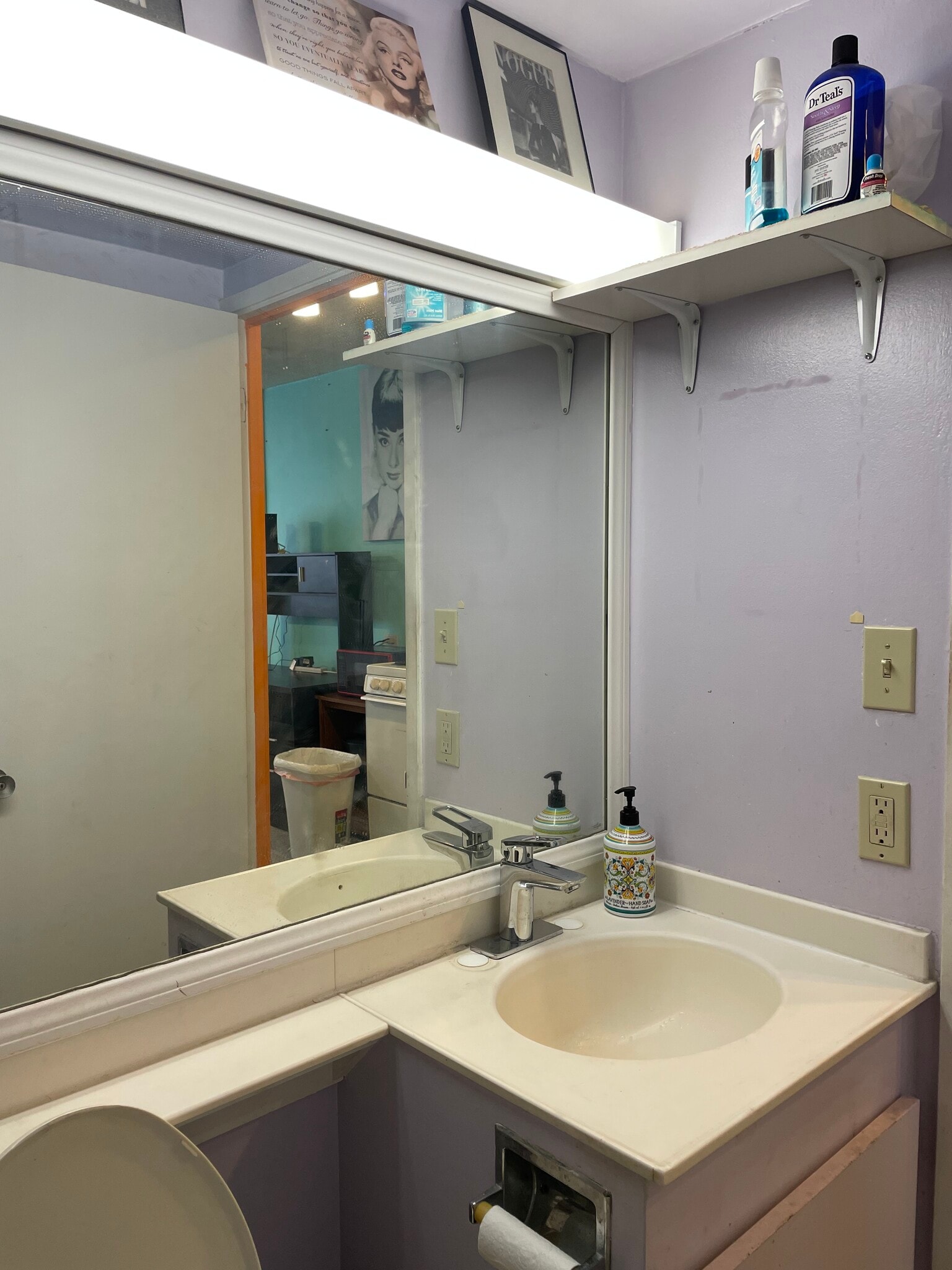 bathroom - 1550 Rycroft St