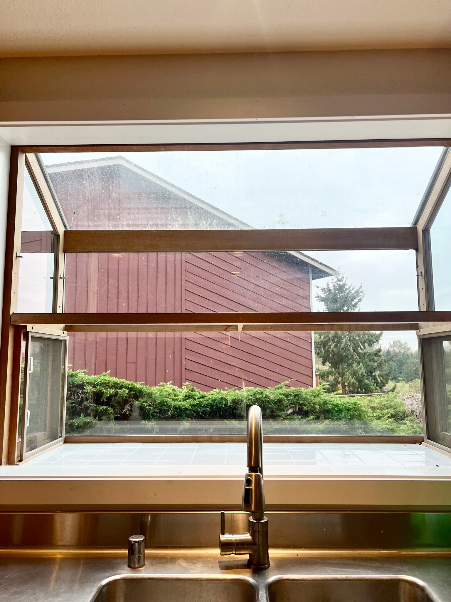 bay window in kitchen - 25040 Lake Fenwick Rd