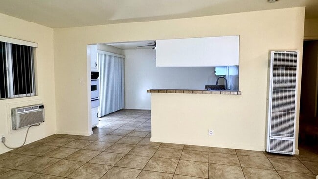 Building Photo - 24832 Walnut St