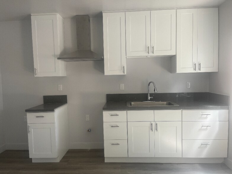 Building Photo - 1814 W 22nd St