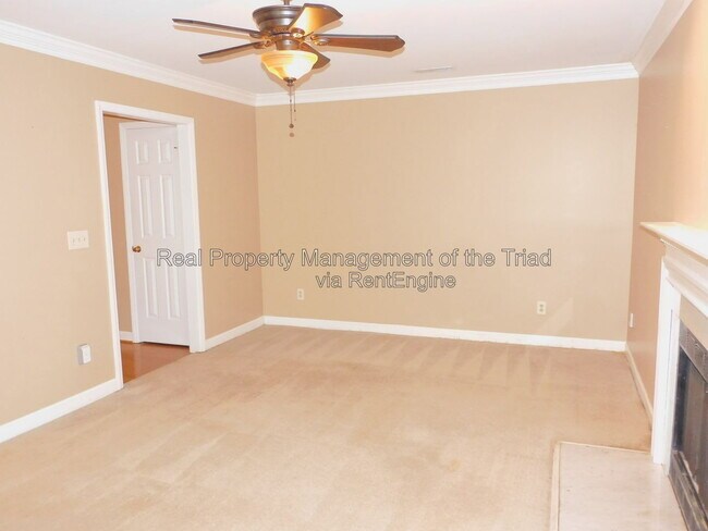 Building Photo - 12 Cedar Knoll Dr
