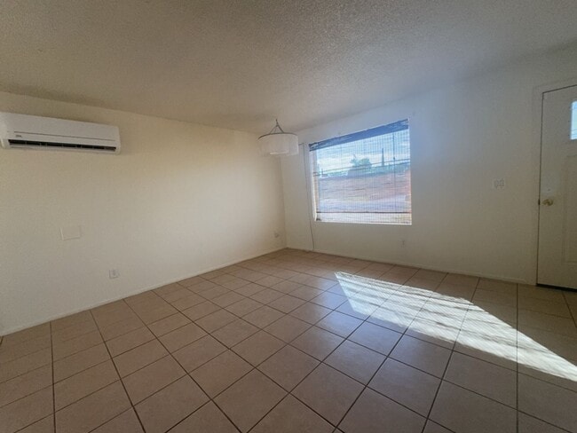 Building Photo - Beautiful 3 bedroom home - available now!