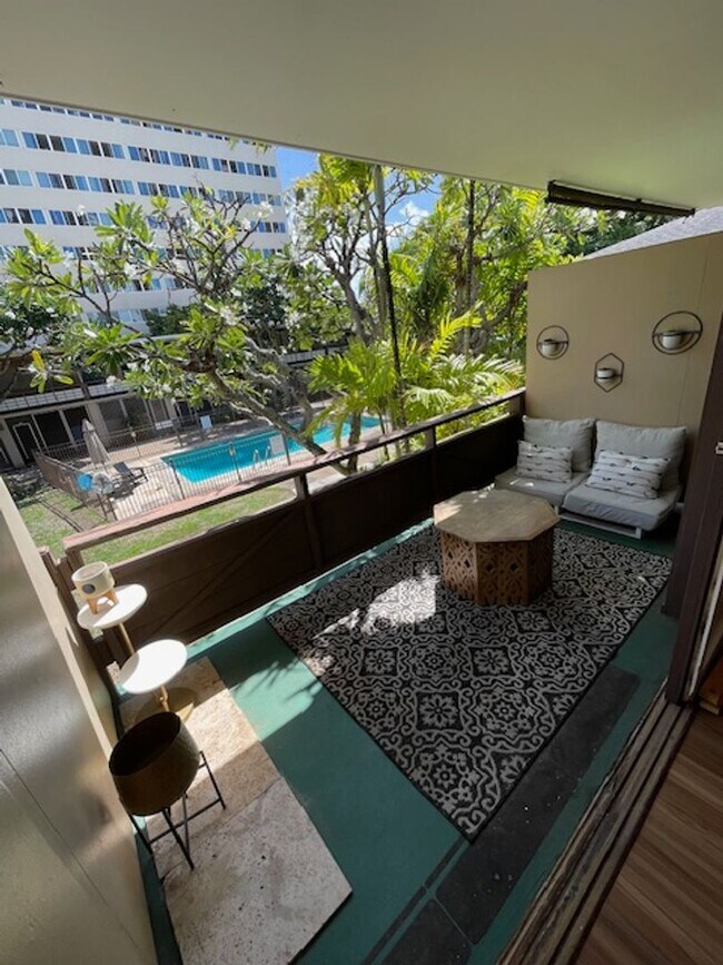 Building Photo - Furnished Upgraded Makiki Studio - ALL Utilities Included!!