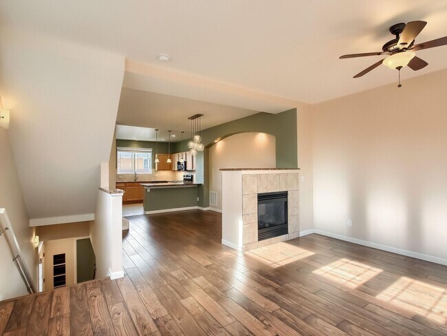 Building Photo - 2 Bedroom Townhome in Denver