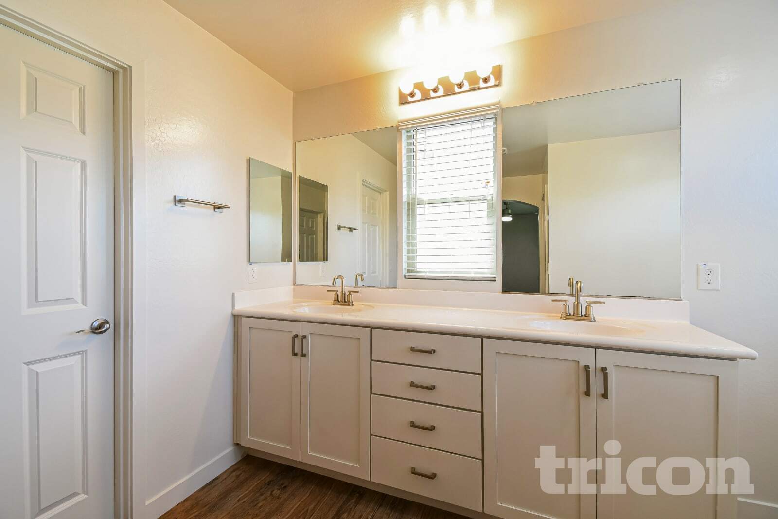 Building Photo - 4757 S Mole