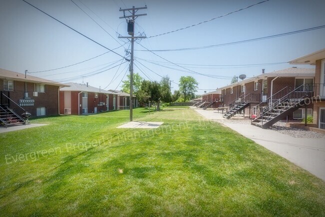 Building Photo - 3006 Sunset Dr