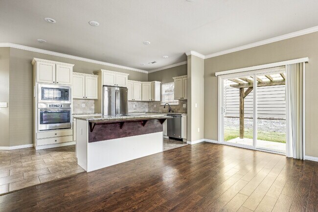 Building Photo - 537 N Keats Dr