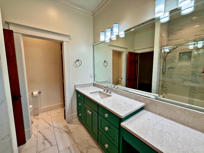 Building Photo - Beautifully Updated Historic Home in Midto...