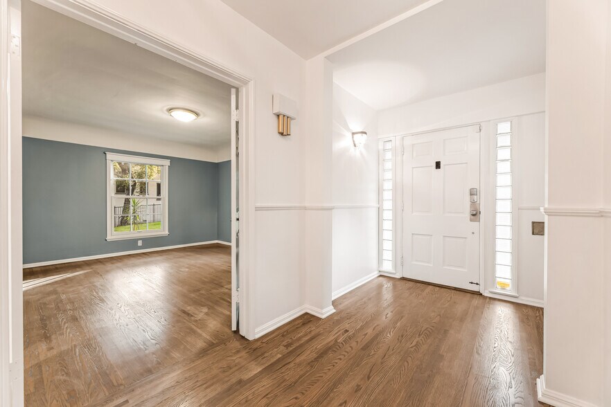 Building Photo - 2450 Hermosita Dr