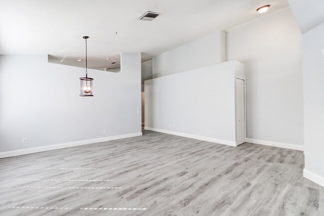 Building Photo - 29806 Morningmist Dr